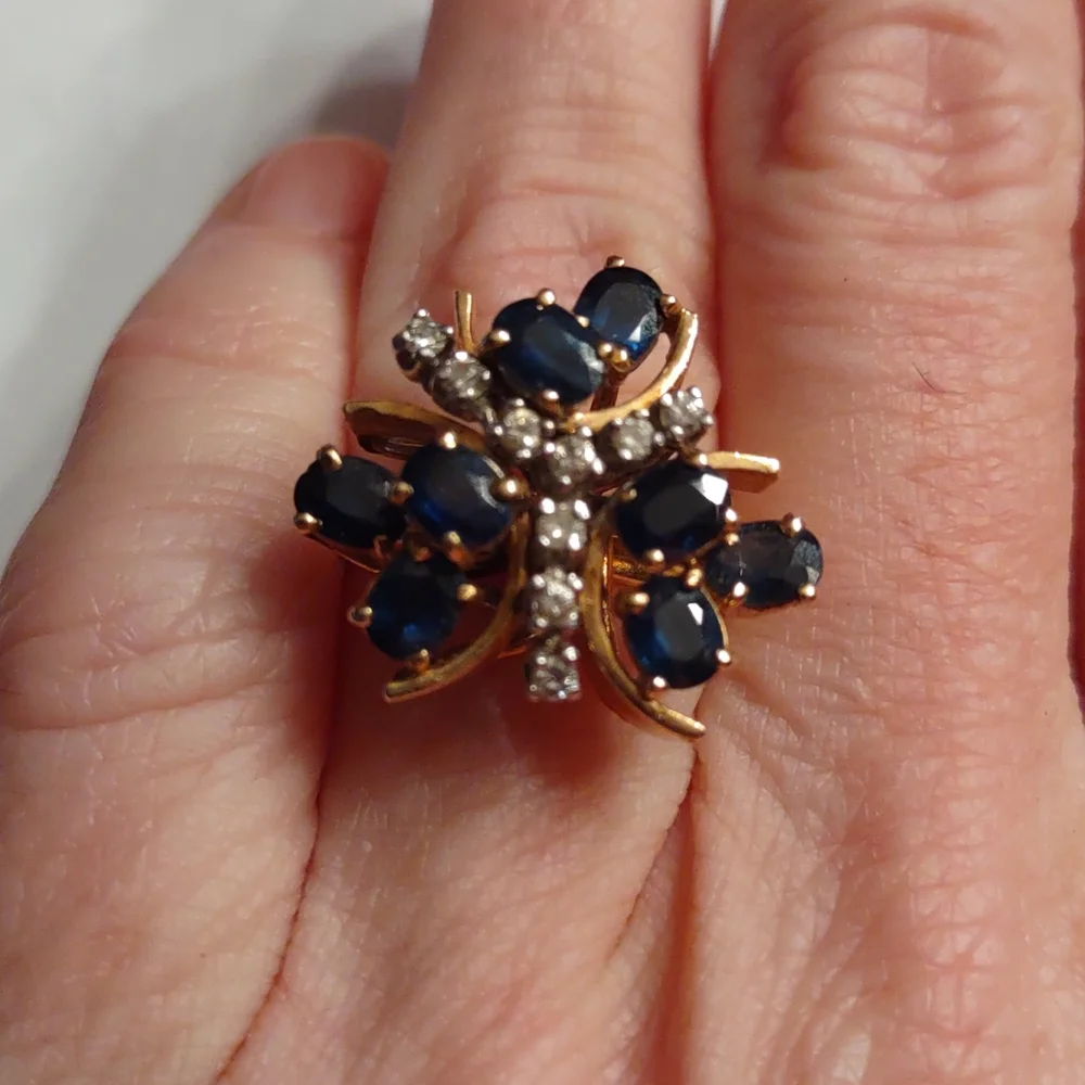 Blue sapphire And diamond ring 14 kt yellow gold